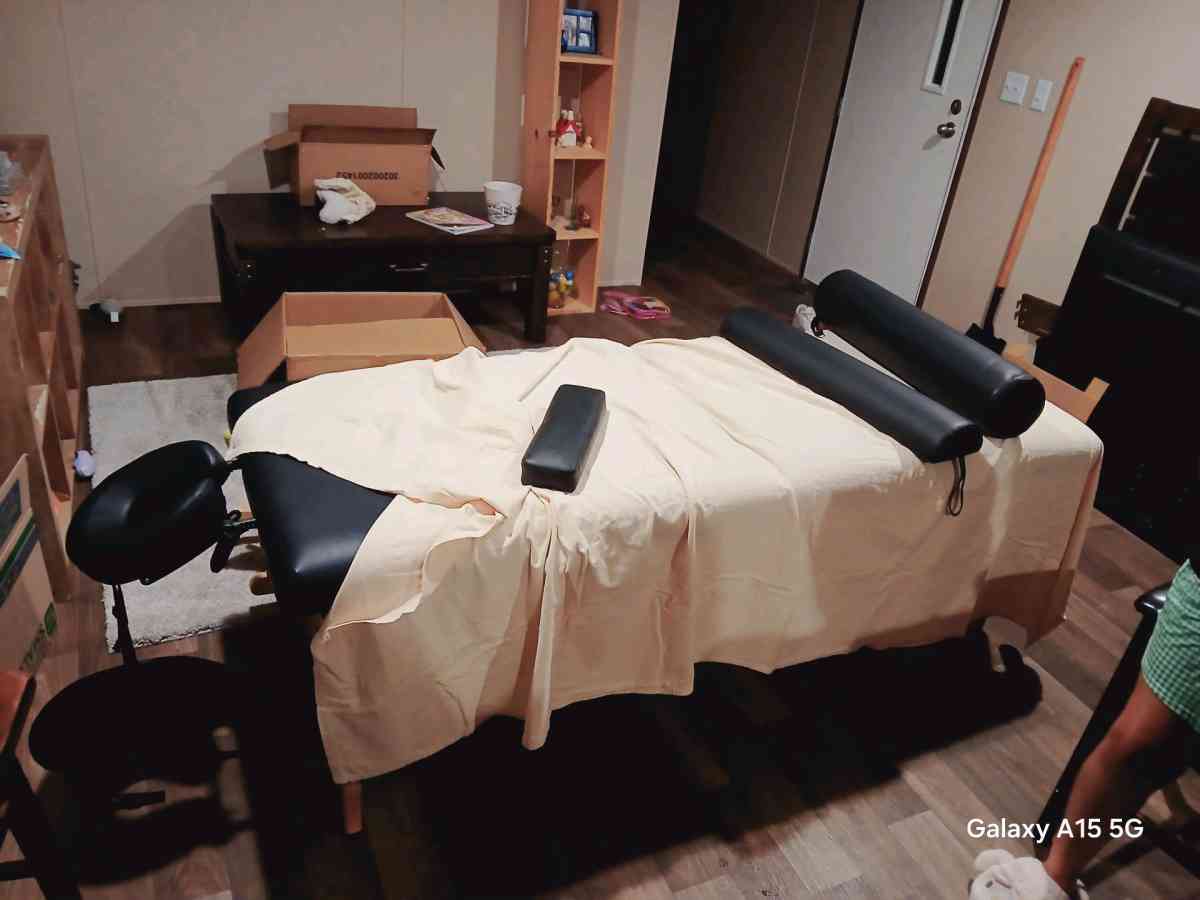 Massage table with equipment - New Caney, Texas - FleaMarketBay