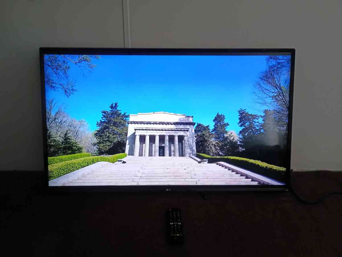 LG  43 Smart Tv  Model 43LM5700PUA - Frostproof, Florida