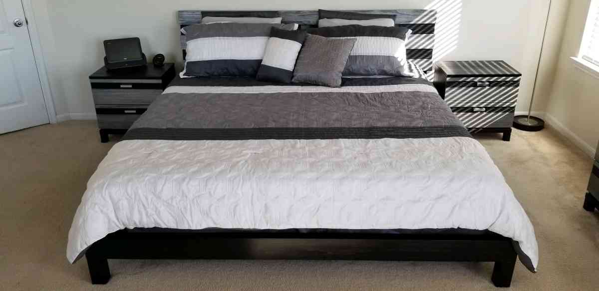 BlackGray all wood 8 Pc King Panel Bed Mattress Included - Houston, Texas - FleaMarketBay