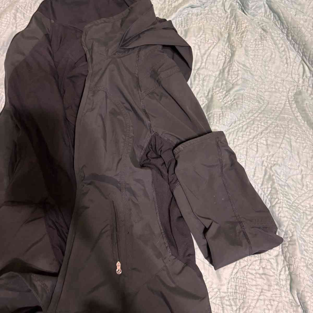 lululemon jacket size 4 - Hartselle, Alabama - FleaMarketBay