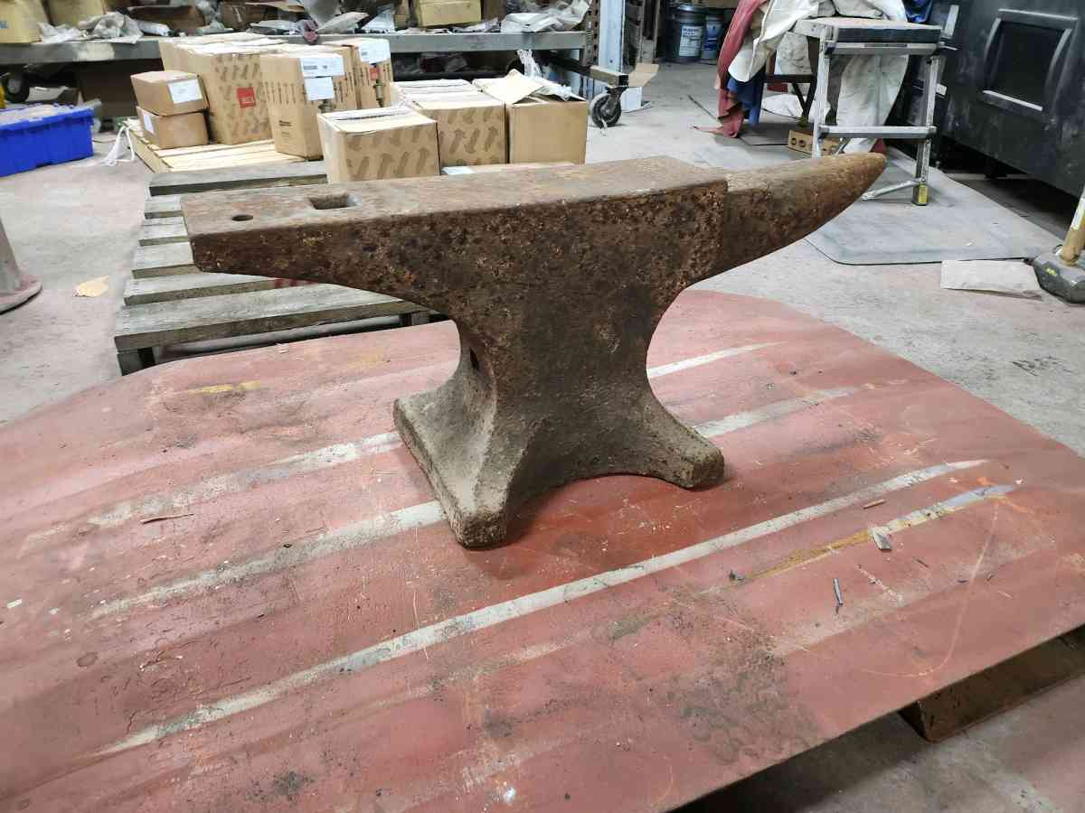 334lb anvil - Kingsford, Michigan - FleaMarketBay
