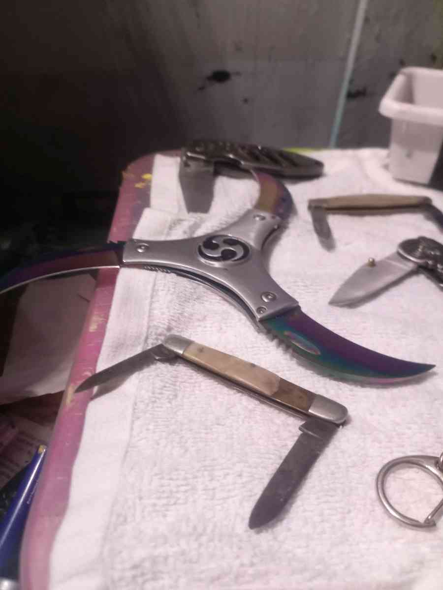 8 mixed knives - Oklahoma City, Oklahoma - FleaMarketBay