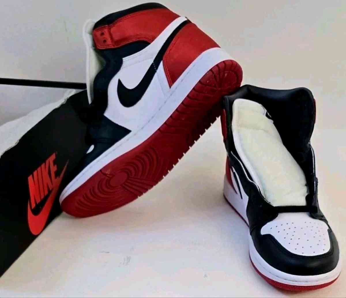 Size 85  Air Jordan 1 Retro High Satin Black Toe W