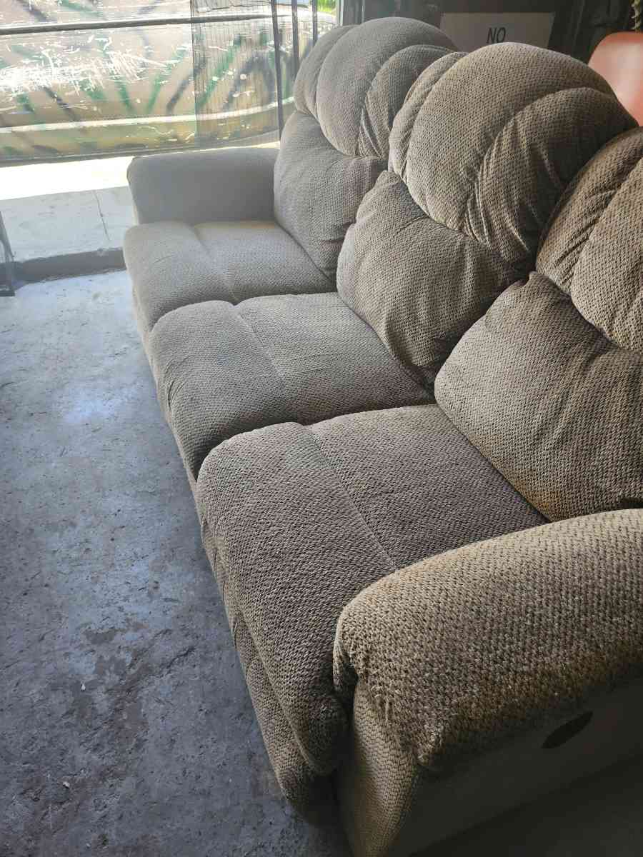couches - Alicia, Arkansas - FleaMarketBay