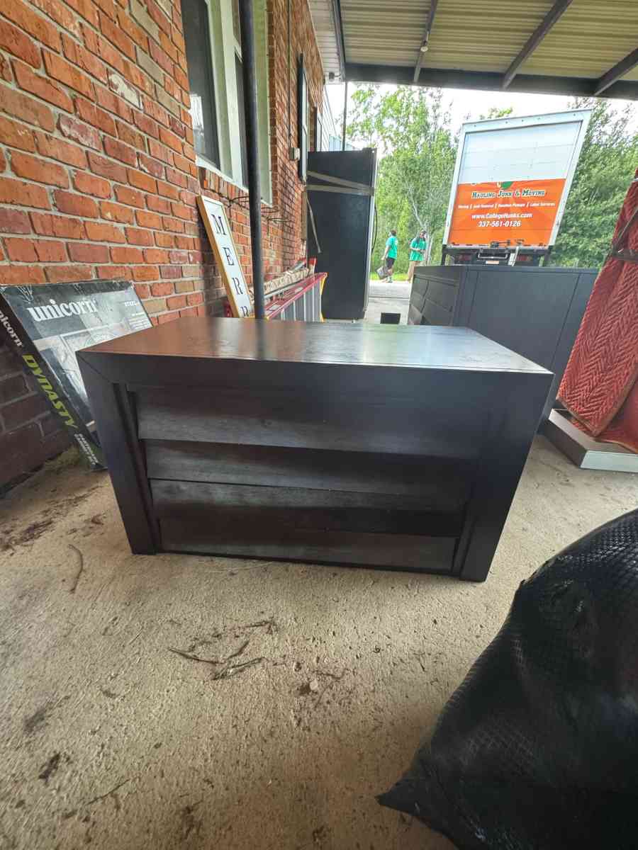 Queen Headboard Dresser and 2 Nightstands - Youngsville, Louisiana - FleaMarketBay