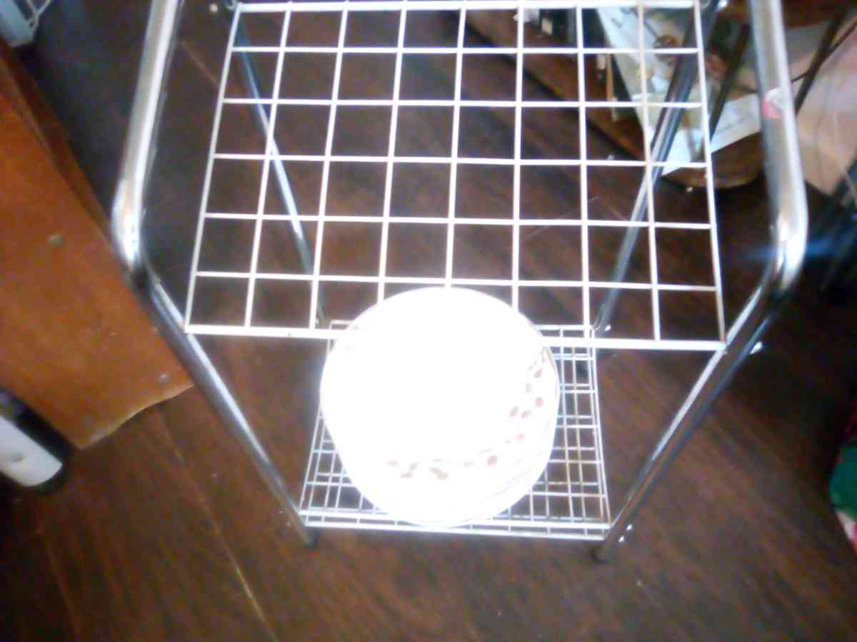 stand to put towels on comes with  kitchen plates - Whitehall, New York