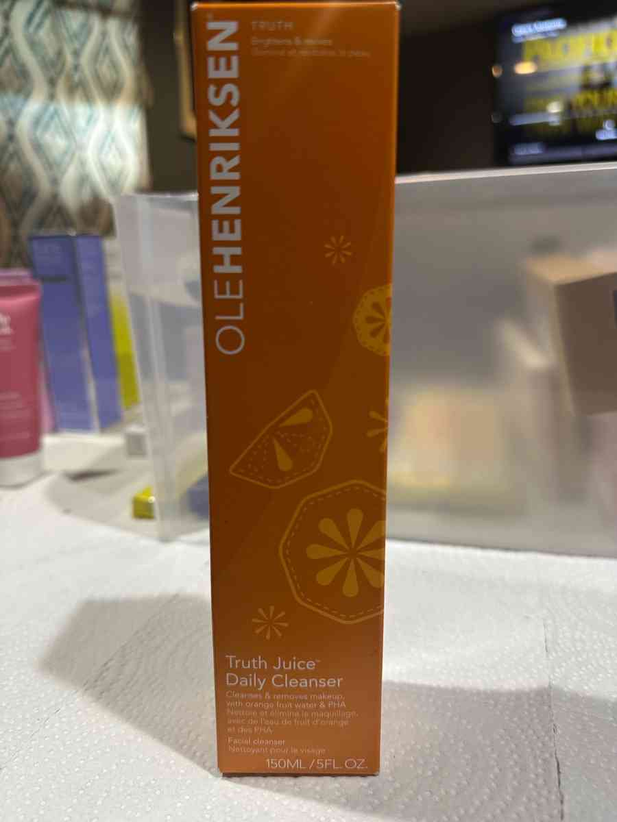 OLEHENRIKSEN Truth Juice Daily Cleanser - Round Lake, Illinois