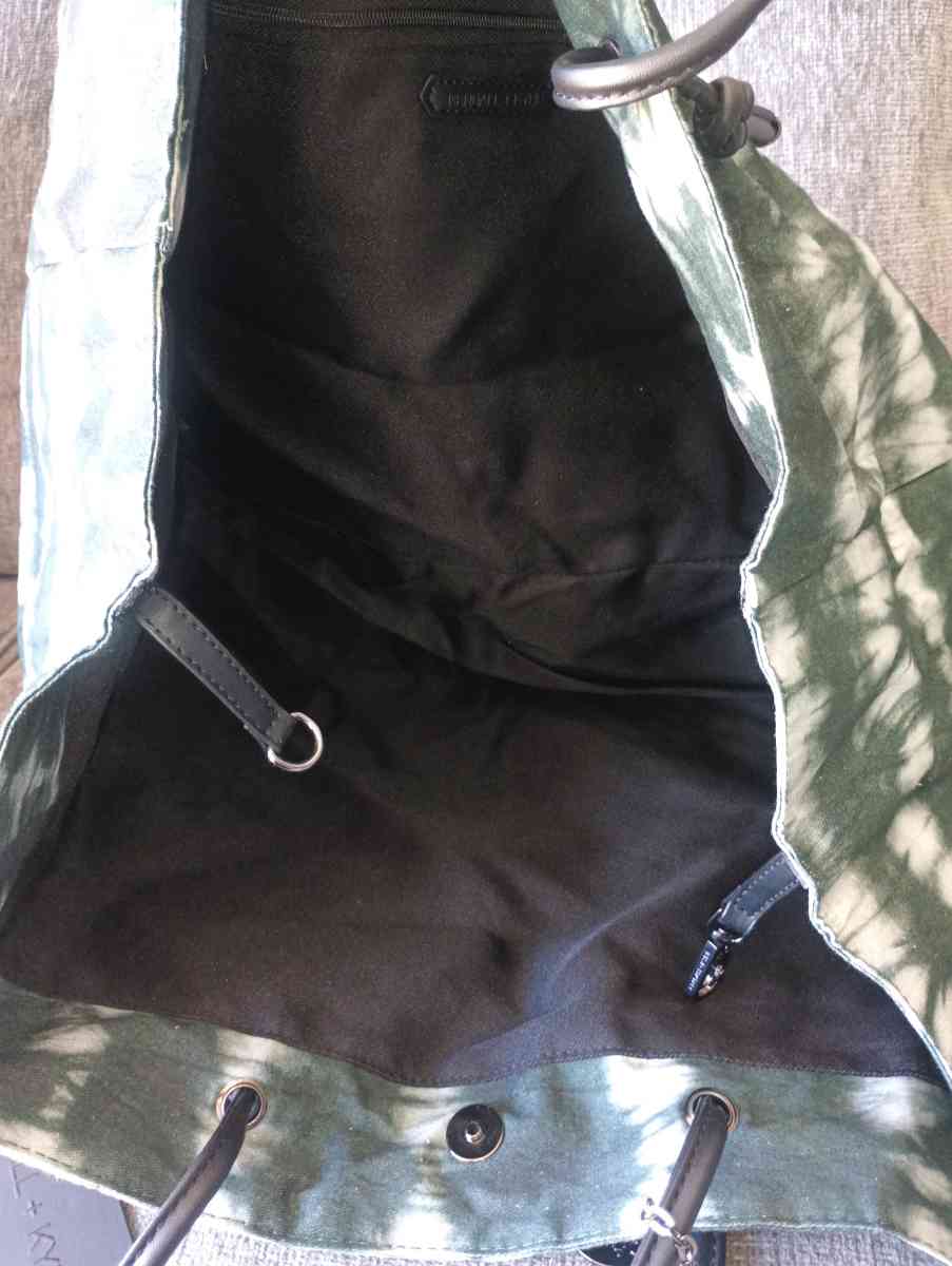 KENDALL  KYLIE Tote Bag with Chain Accent - Frostproof, Florida - FleaMarketBay