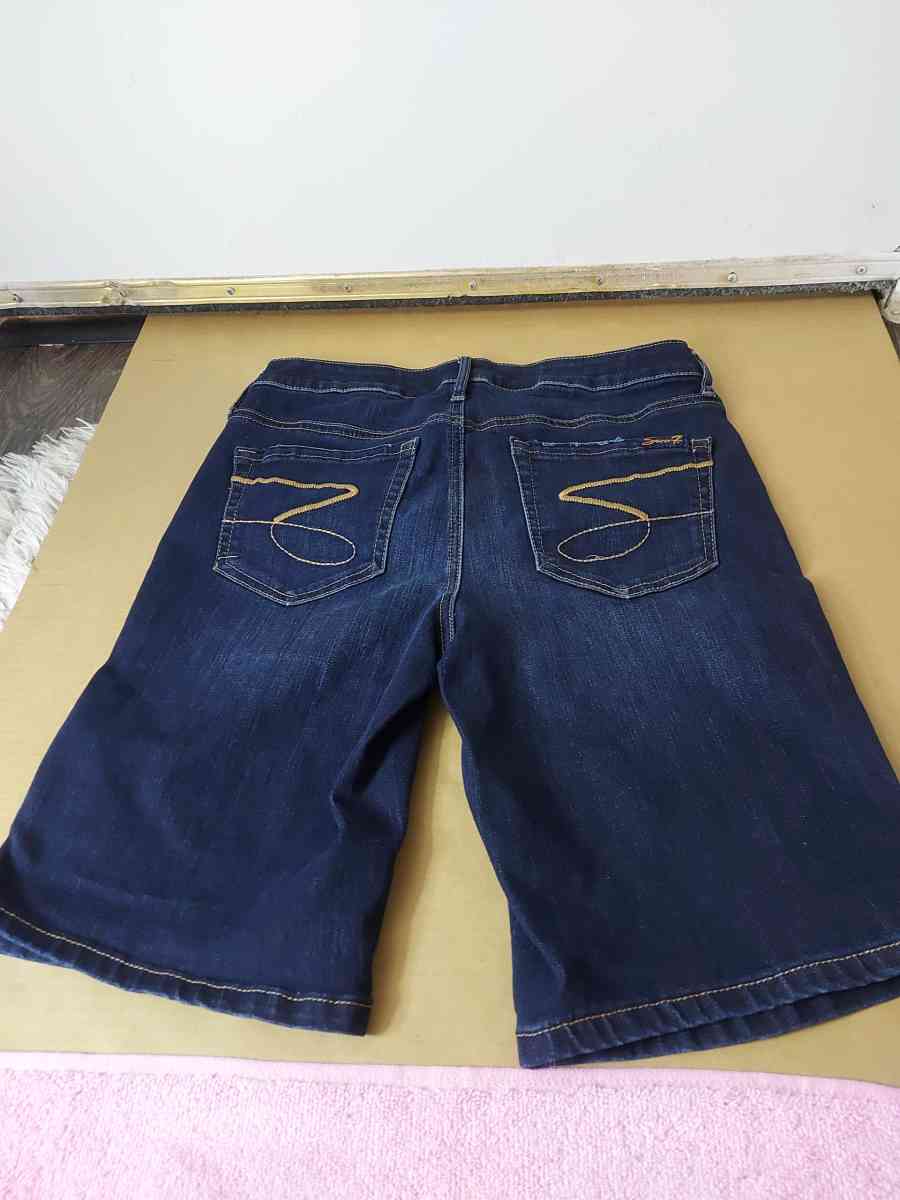 Seven7 Denim Bermuda Shorts - Atlanta, Georgia - FleaMarketBay