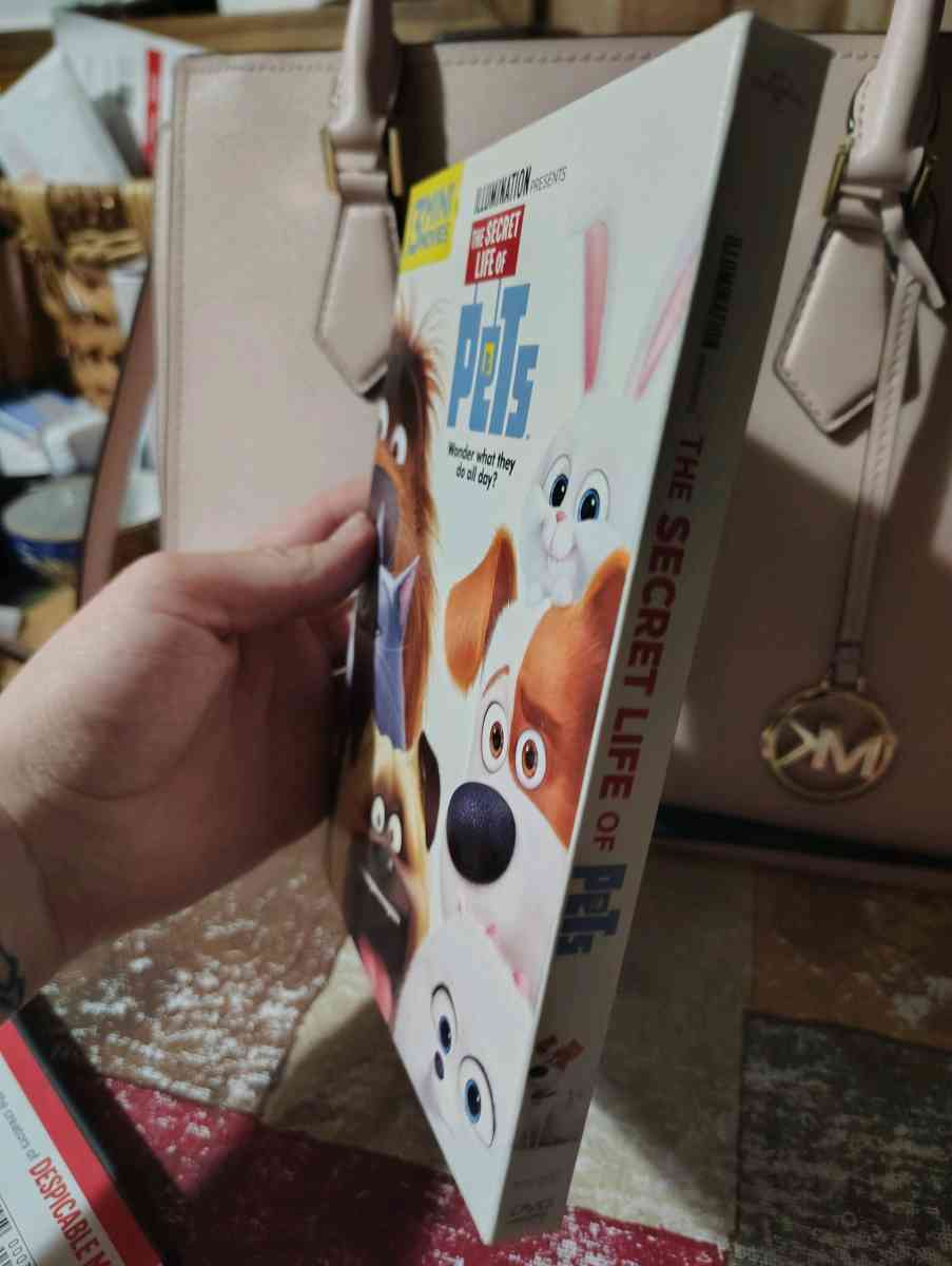 Secret Life of Pets 1 and 2 bundle - Scottsburg, Indiana - FleaMarketBay