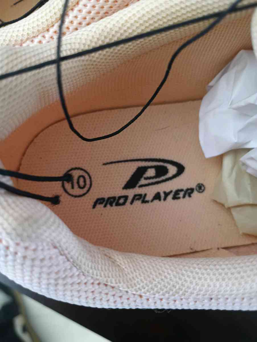 Pro player size 10 shoes for women - Frostproof, Florida - FleaMarketBay