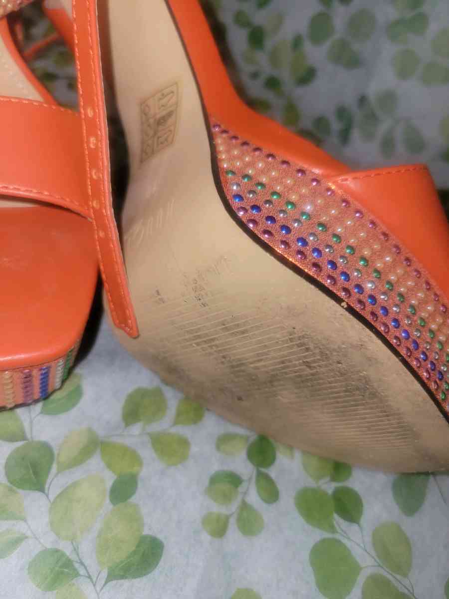 ORANGE SEQUENCE SANDALS - Allamuchy, New Jersey - FleaMarketBay