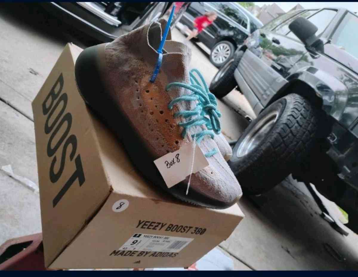 Adidas Yeezy boost 380 men size 9 half - Indianapolis, Indiana - FleaMarketBay
