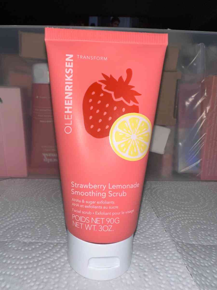 OLEHENRIKSEN Strawberry Lemonade Smoothing Scrub - Round Lake, Illinois
