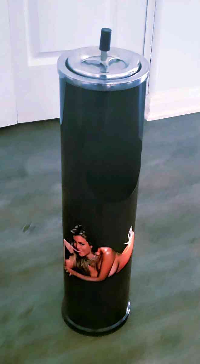 Ash Tray Collectable - Menifee, California - FleaMarketBay