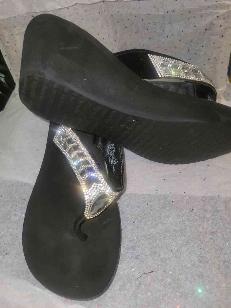 Summer  Flip Flops - Allamuchy, New Jersey - FleaMarketBay