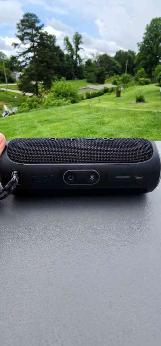 JBL waterproof speaker - London, Kentucky - FleaMarketBay