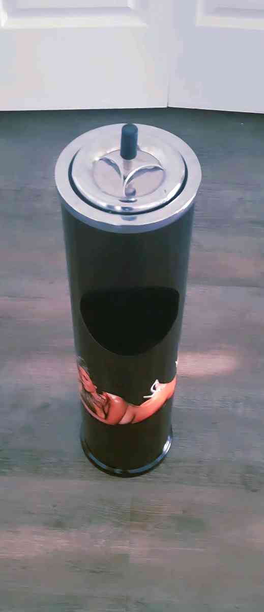 Ash Tray Collectable - Menifee, California - FleaMarketBay