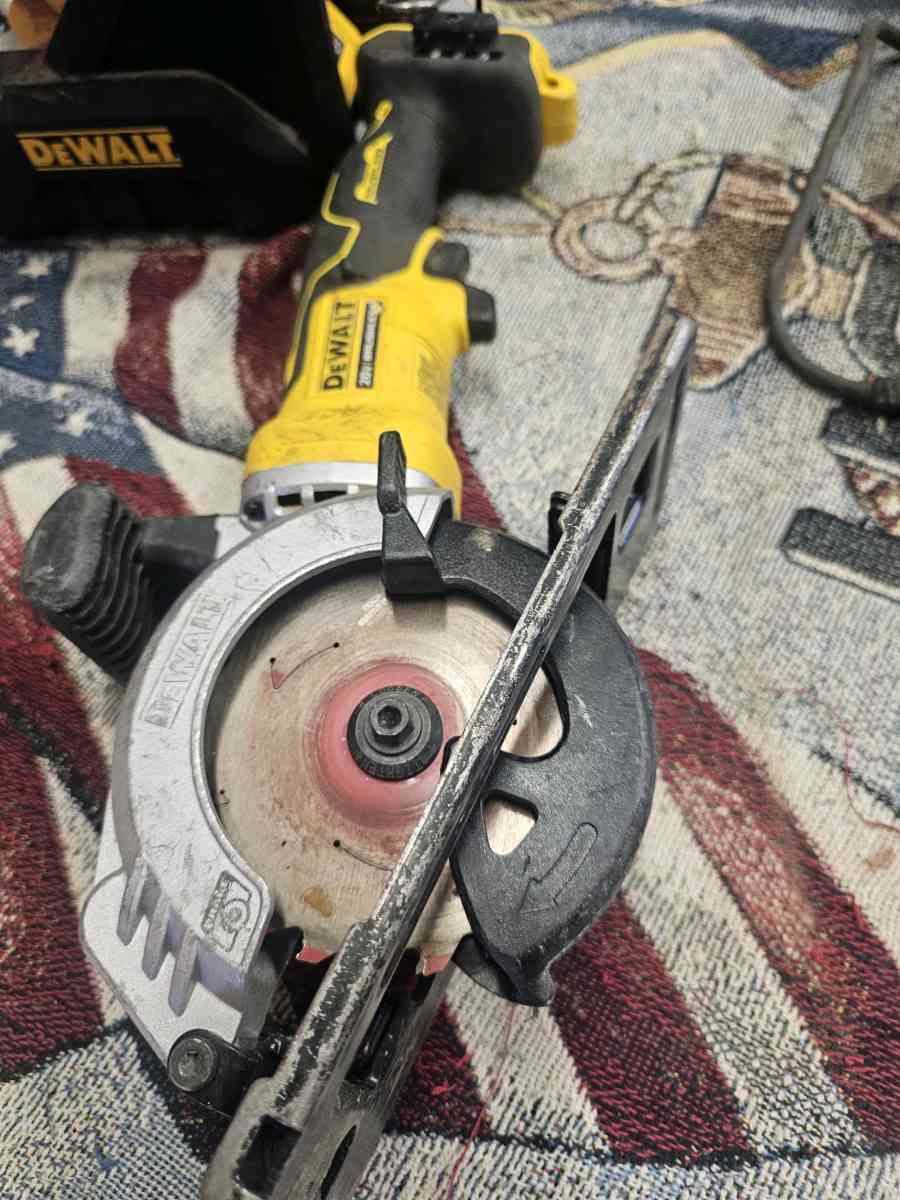 DEWALT ATOMIC 20V MAX Circular Saw 412Inch - Phoenix, Arizona - FleaMarketBay