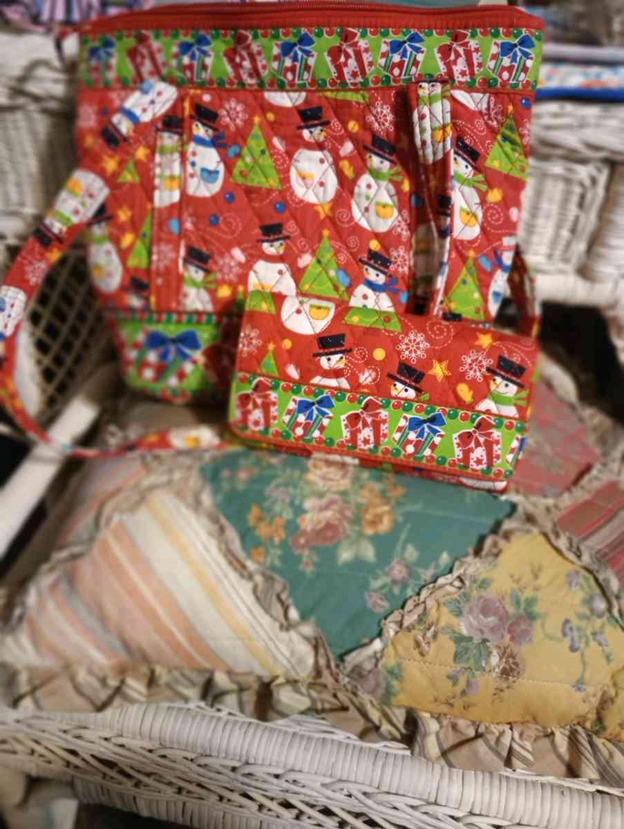 Fun holiday purse with matching wallet - Sharpsville, Pennsylvania - FleaMarketBay