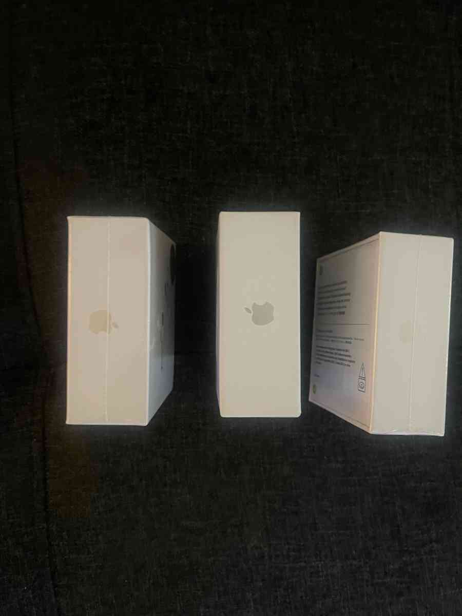 Apple AirPods 4th Gen Wireless Bluetooth Active Noise Cancel - Chicago, Illinois - FleaMarketBay