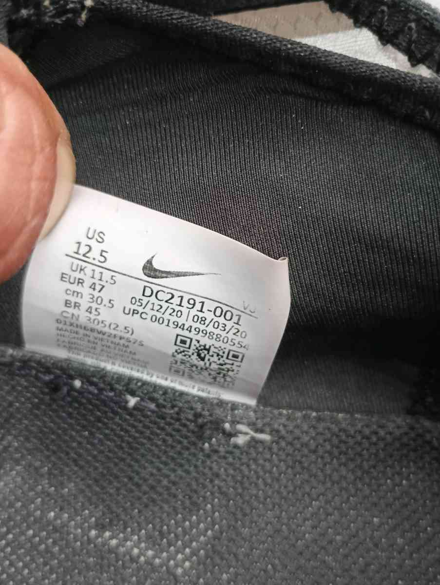 Nike Air Max 2090 Black Metallic Gold size 125 for men - Frostproof, Florida - FleaMarketBay