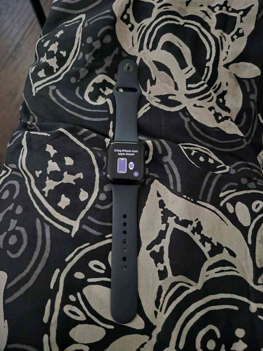 Apple watch SE 40mm - Arlington, Texas - FleaMarketBay