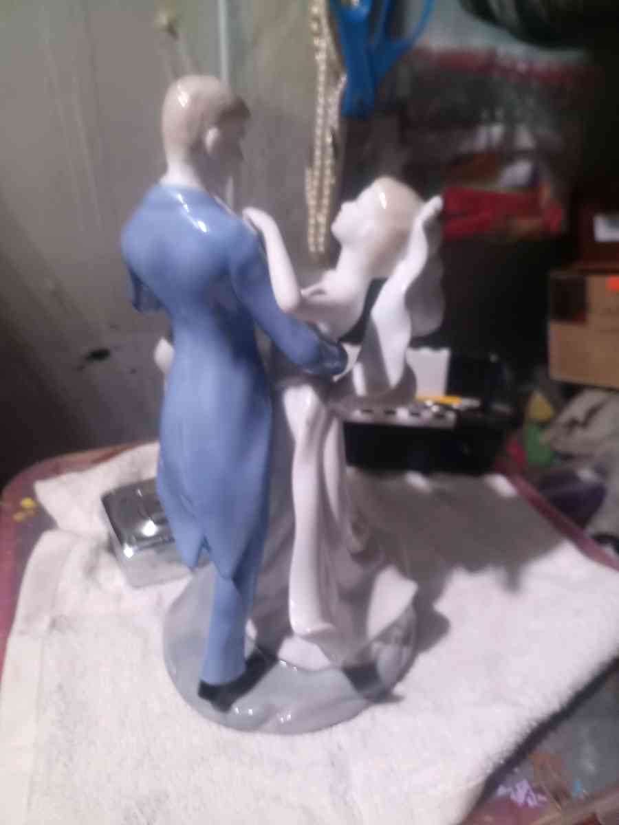 porcelain wedding figurine of man and woman - Oklahoma City, Oklahoma - FleaMarketBay