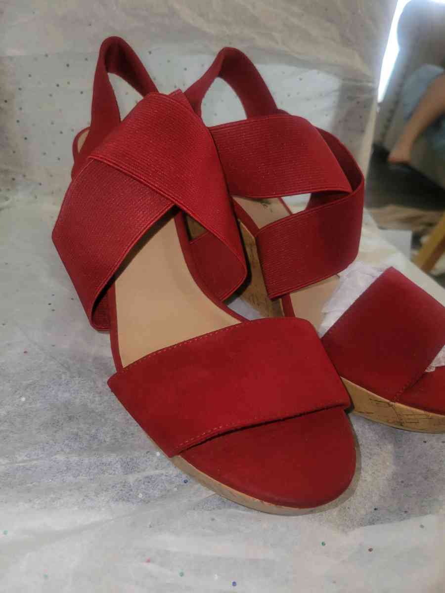 CANDY APPLE RED WEDGES - Allamuchy, New Jersey - FleaMarketBay