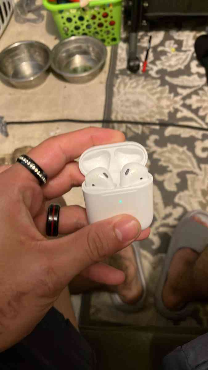 AirPods - O Fallon, Missouri - FleaMarketBay