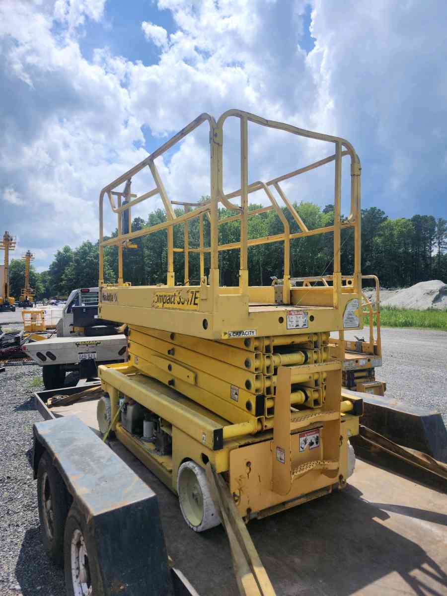 33 ft Scissor Lift - Williamsburg, Virginia