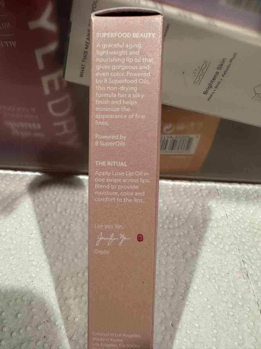 YENSA Luxe Lip Oil - Round Lake, Illinois - FleaMarketBay