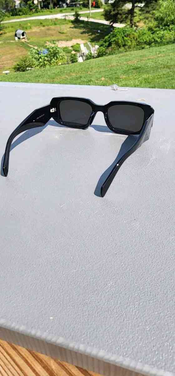 Black Prada Sunglasses - London, Kentucky - FleaMarketBay