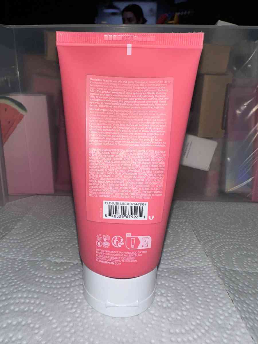 OLEHENRIKSEN Strawberry Lemonade Smoothing Scrub - Round Lake, Illinois - FleaMarketBay
