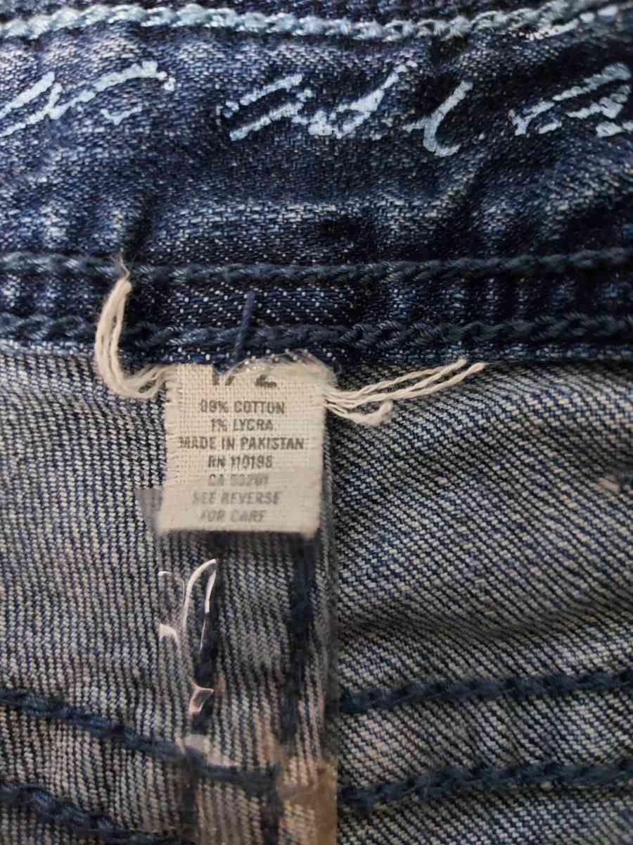 Aeropostale Raw Hem Bermuda Shorts Size 12 - Atlanta, Georgia - FleaMarketBay