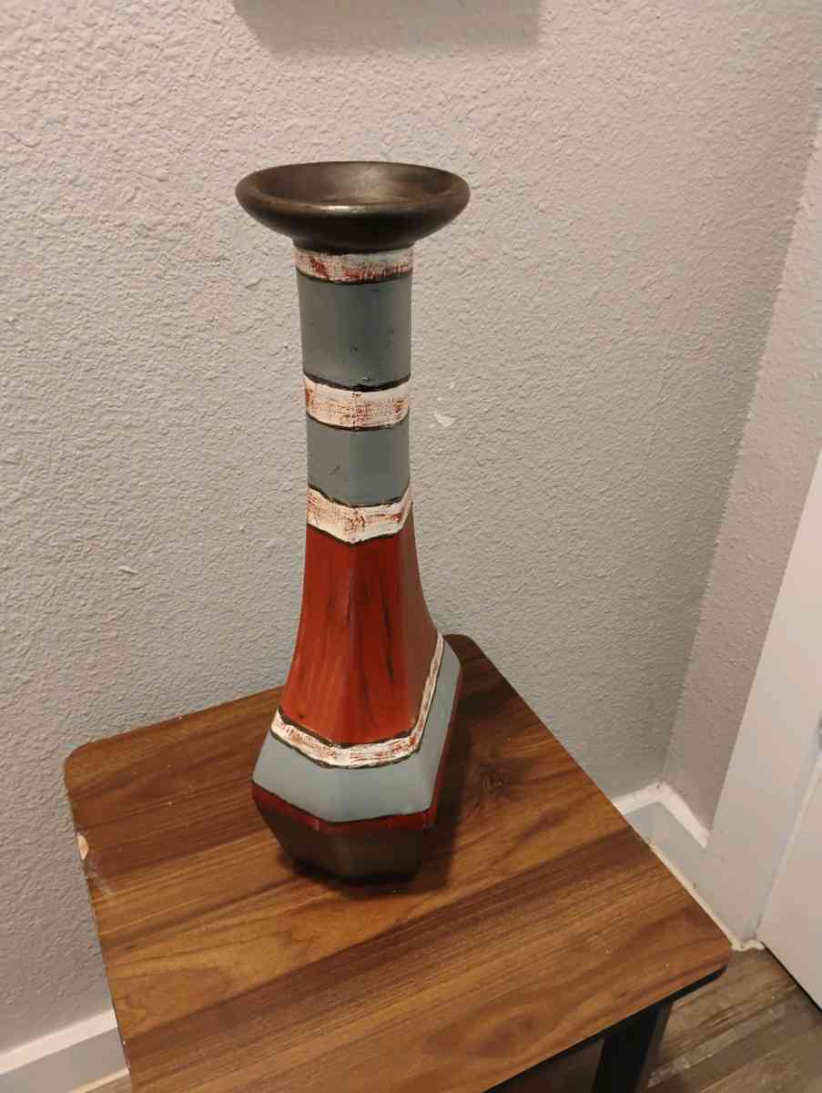 mesita con jarron decorativo - Garland, Texas - FleaMarketBay