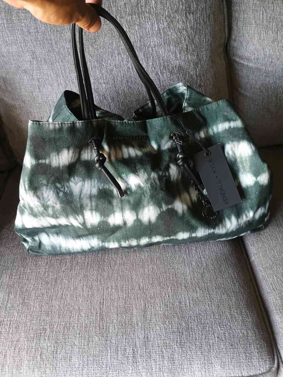 KENDALL  KYLIE Tote Bag with Chain Accent - Frostproof, Florida - FleaMarketBay