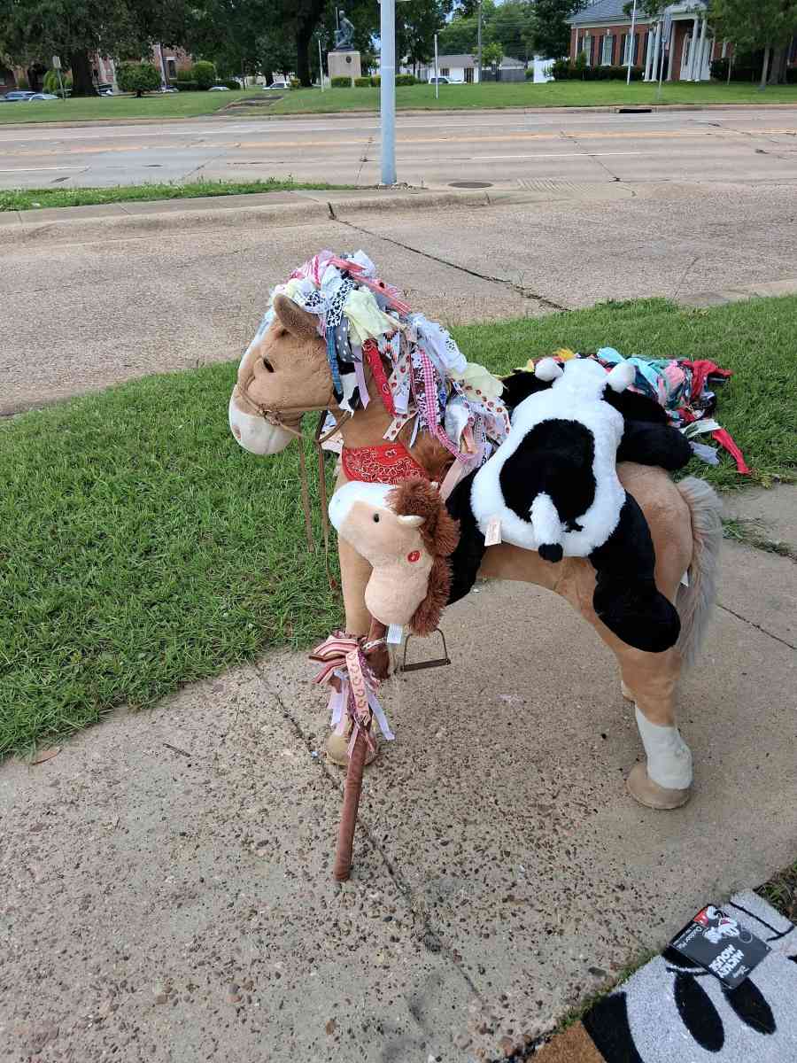 LIFE SIZE PONY - Texarkana, Texas
