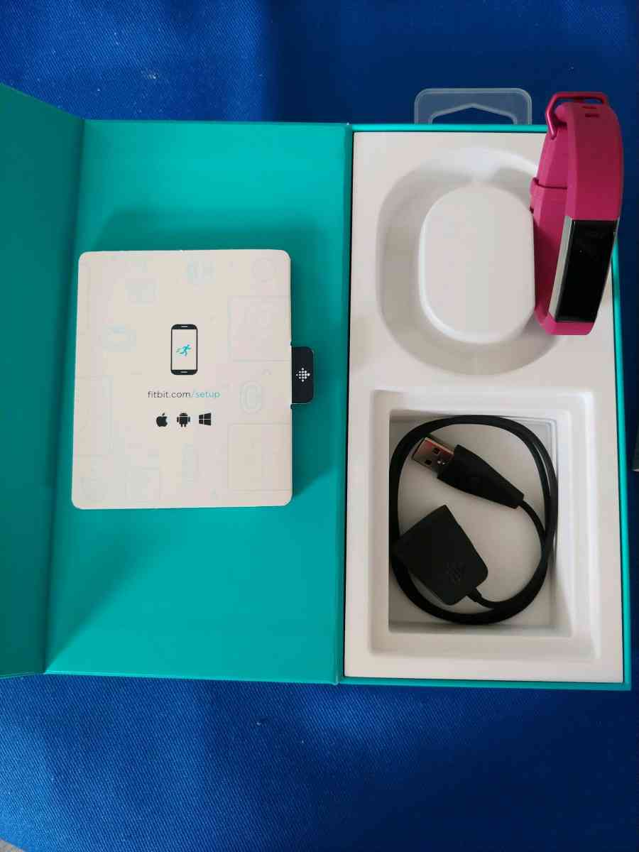 Fit bit Alta HR - Colonial Heights, Virginia - FleaMarketBay