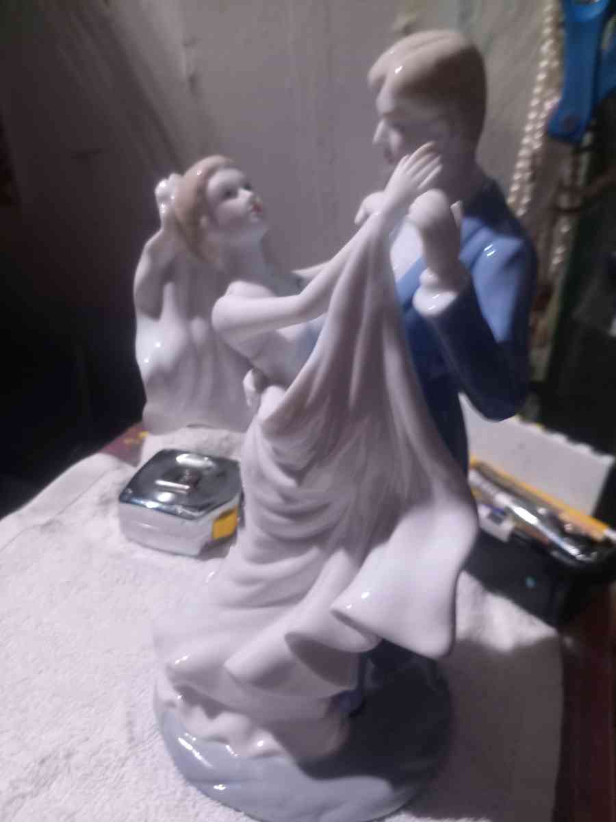 porcelain wedding figurine of man and woman - Oklahoma City, Oklahoma - FleaMarketBay