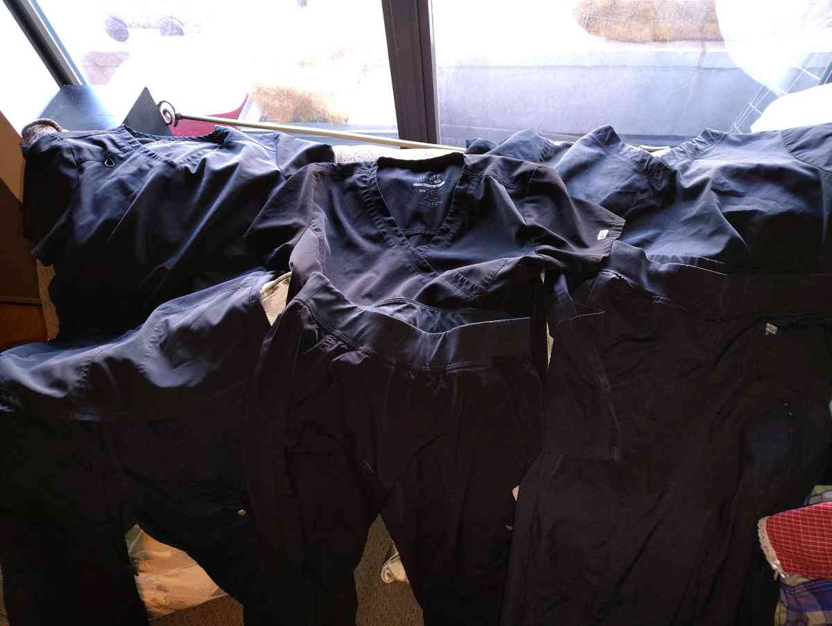 scrubs black small - Salt Lake City, Utah - FleaMarketBay