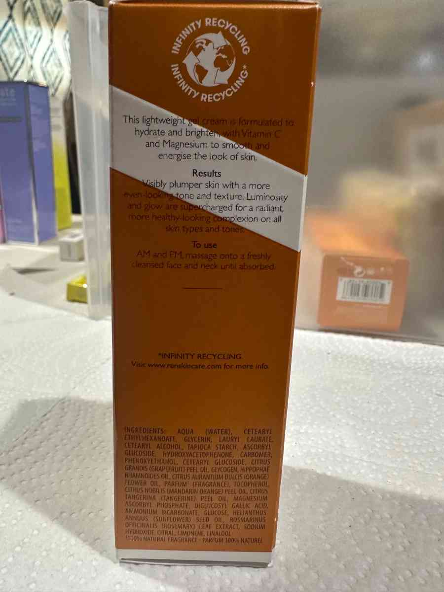 REN Clean Skincare Glow Daily Vitamin C Gel Cream - Round Lake, Illinois - FleaMarketBay