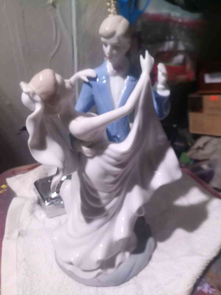 porcelain wedding figurine of man and woman - Oklahoma City, Oklahoma - FleaMarketBay