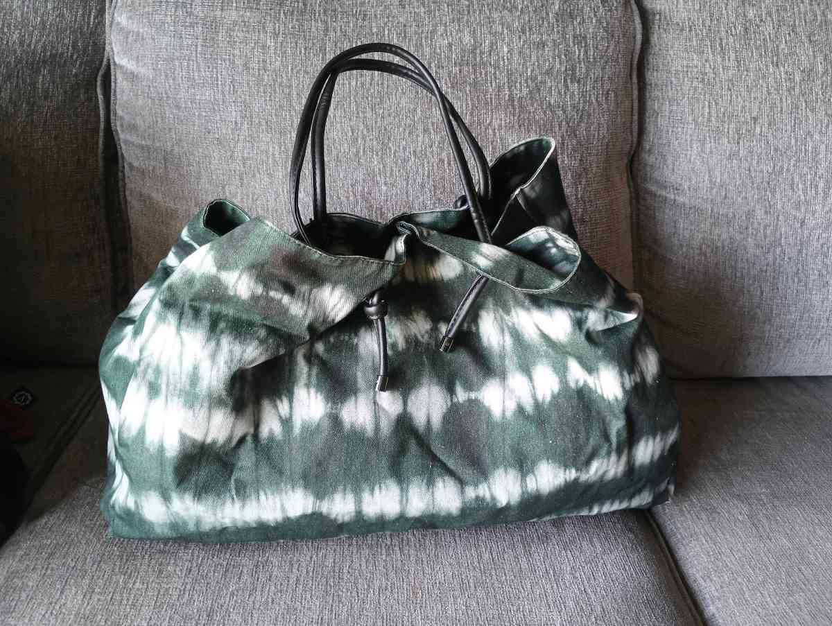 KENDALL  KYLIE Tote Bag with Chain Accent - Frostproof, Florida - FleaMarketBay