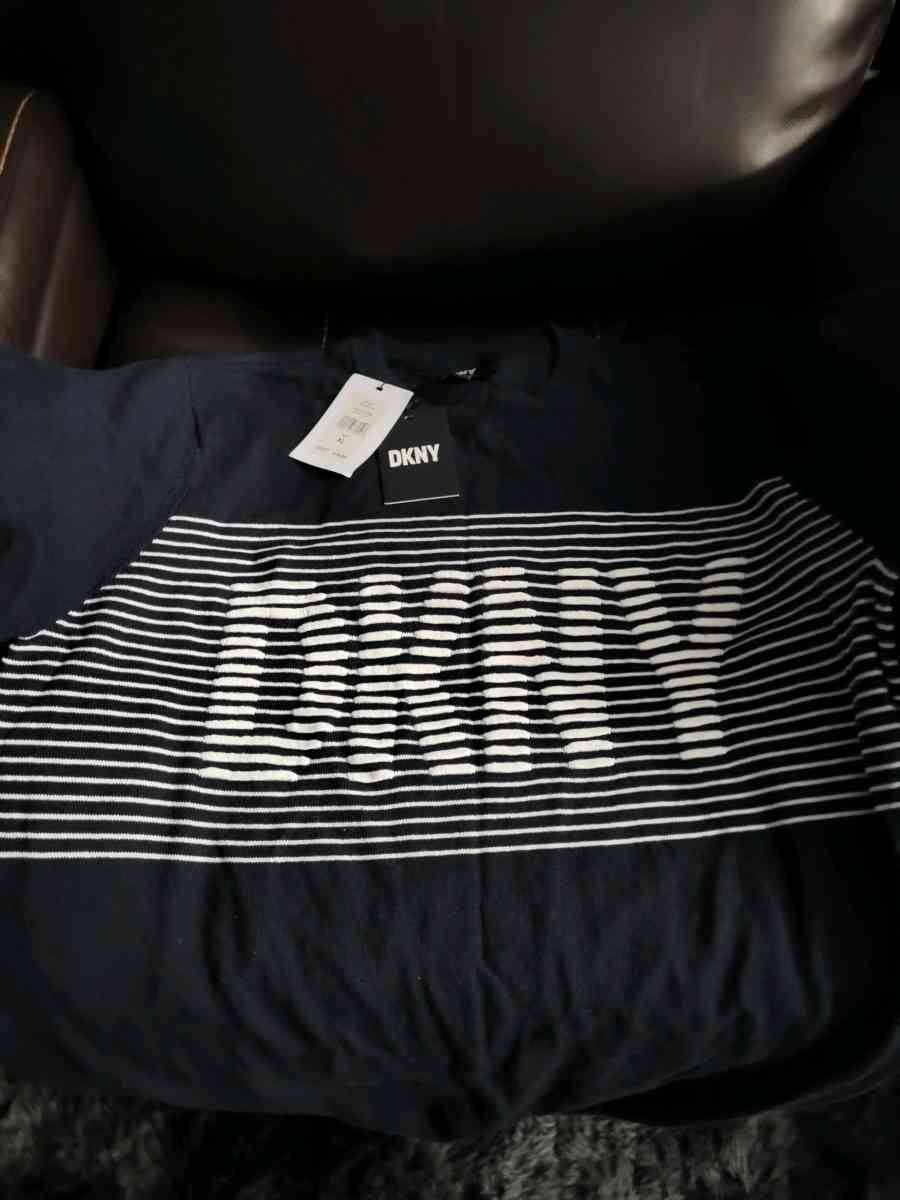 Lightweight XL DKNY Summer Sweater - Irvington, New Jersey - FleaMarketBay