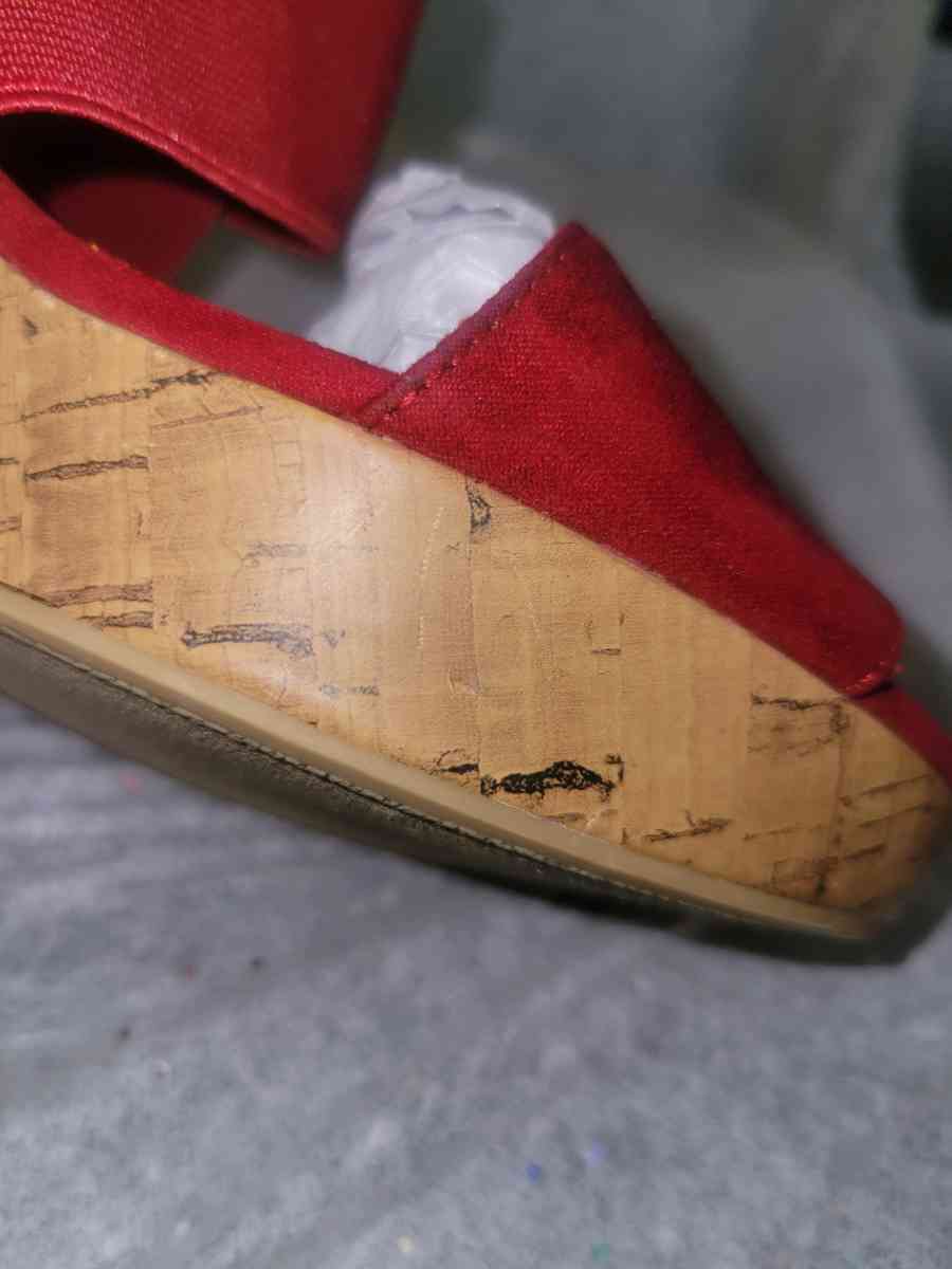 CANDY APPLE RED WEDGES - Allamuchy, New Jersey - FleaMarketBay