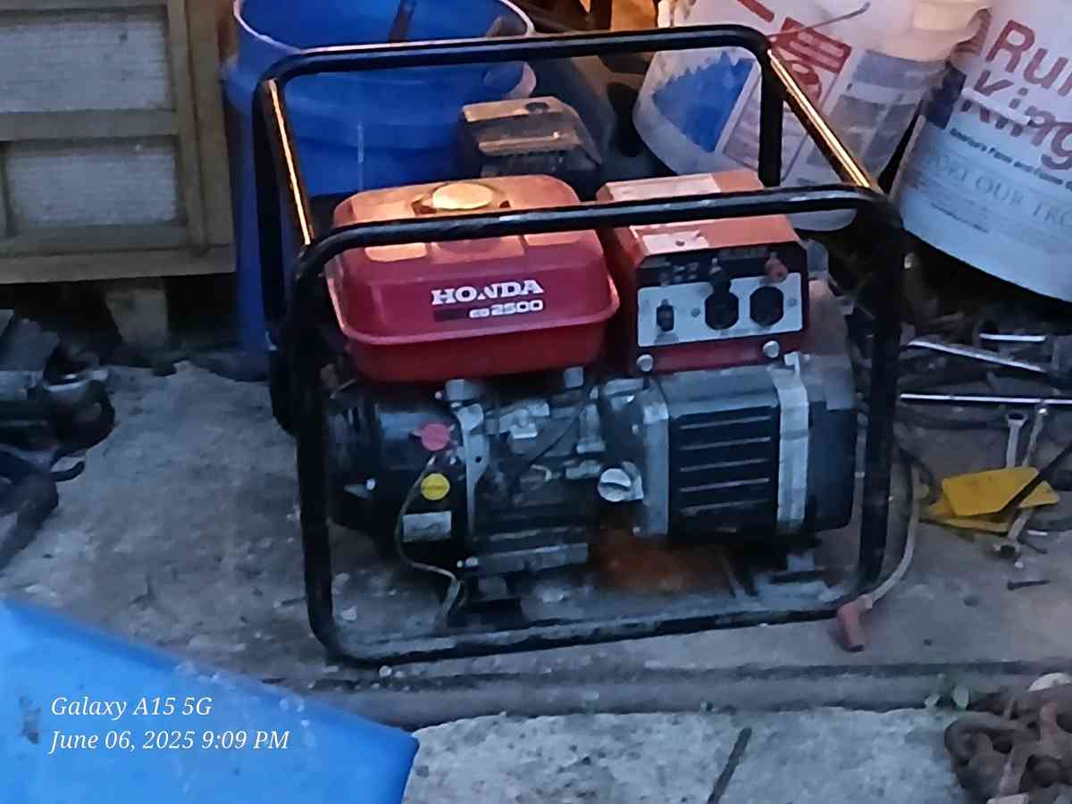 EG 2500x Honda Motor Generator - New Castle, Indiana