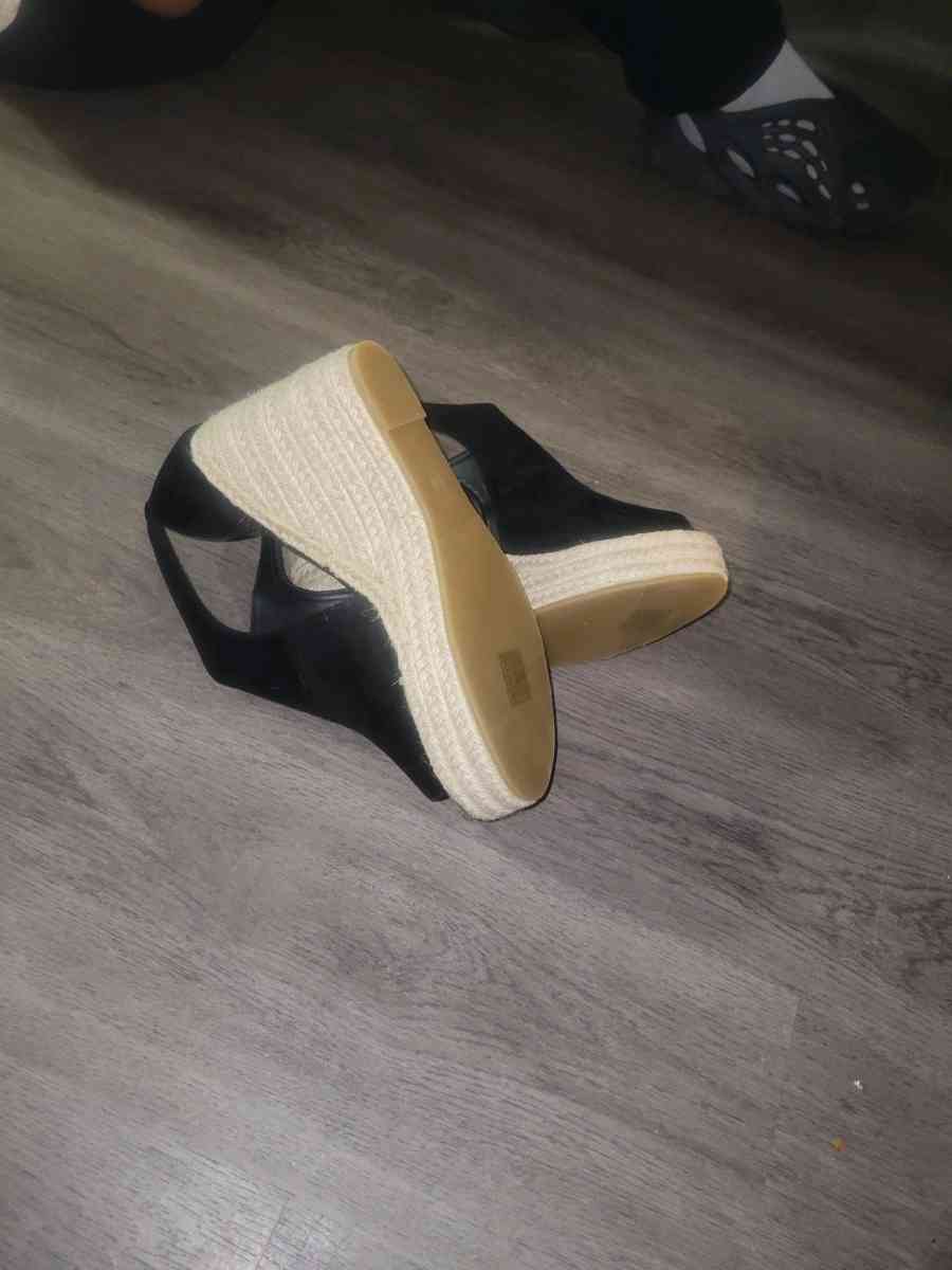 Black wedge - Allamuchy, New Jersey - FleaMarketBay