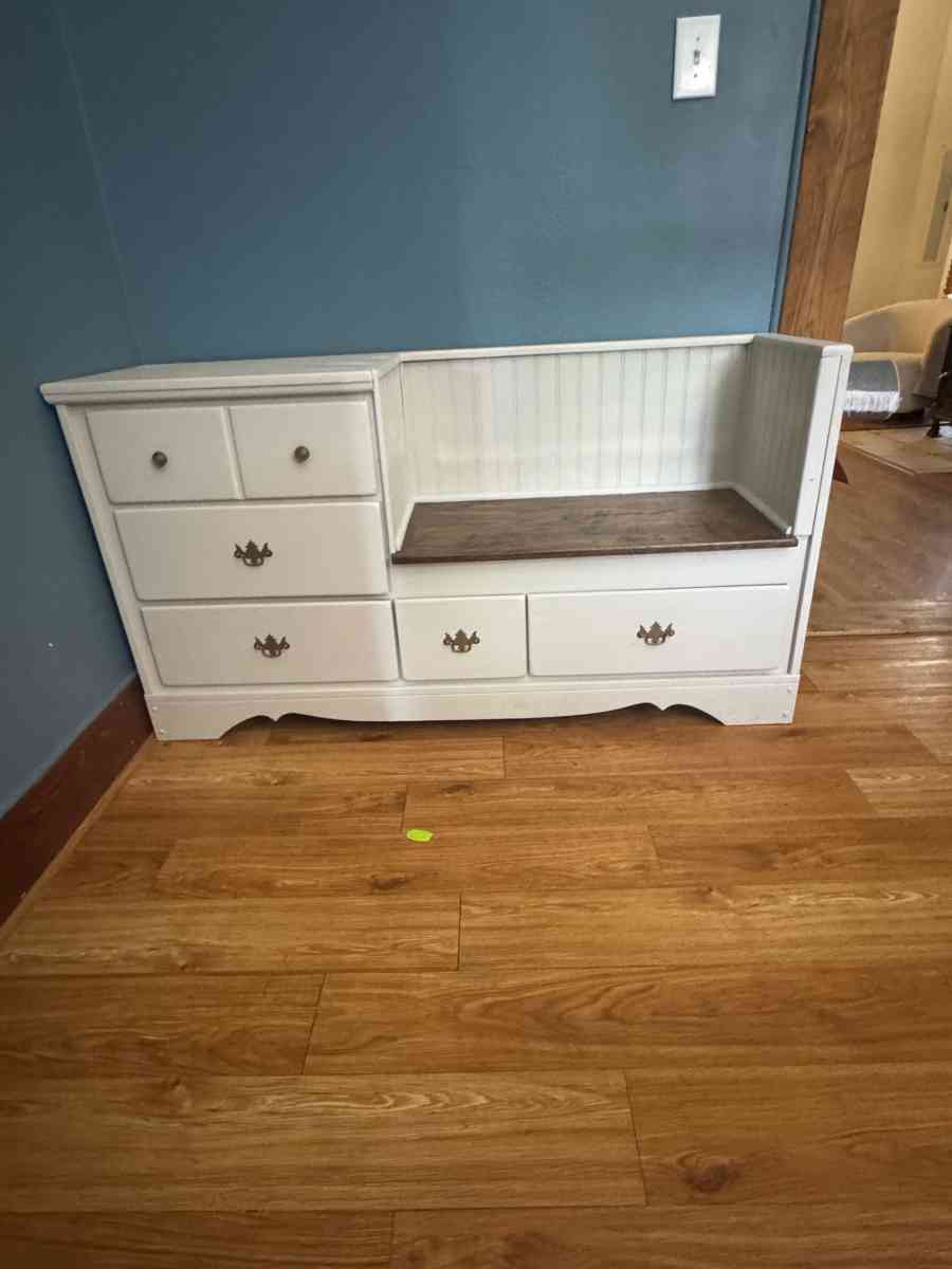 White Cabinet with Seat - Youngsville, Louisiana - FleaMarketBay