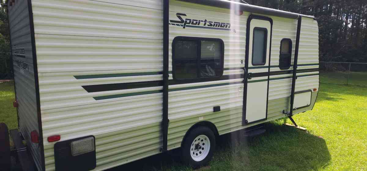 2015 sportsman classic camper 20ft message for more details - Dublin, Georgia - FleaMarketBay